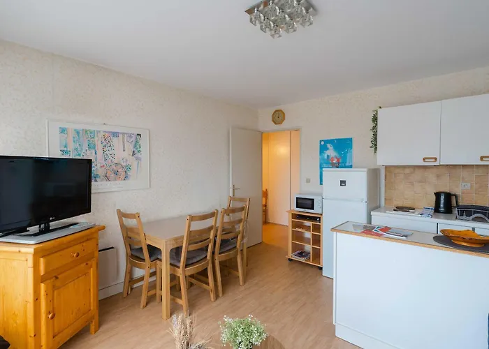 Charming With Parking Near Place Morny Deauville