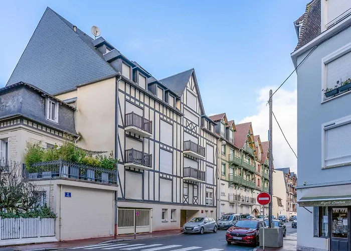 Charming With Parking Near Place Morny Apartment *