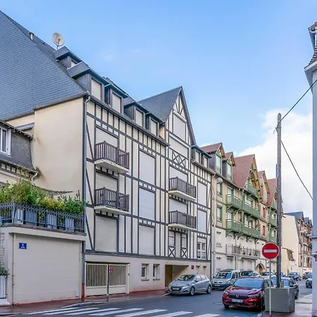 Charming With Parking Near Place Morny Apartment *