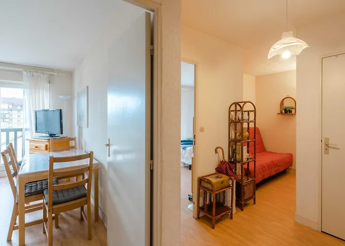 Charming With Parking Near Place Morny Lägenhet *