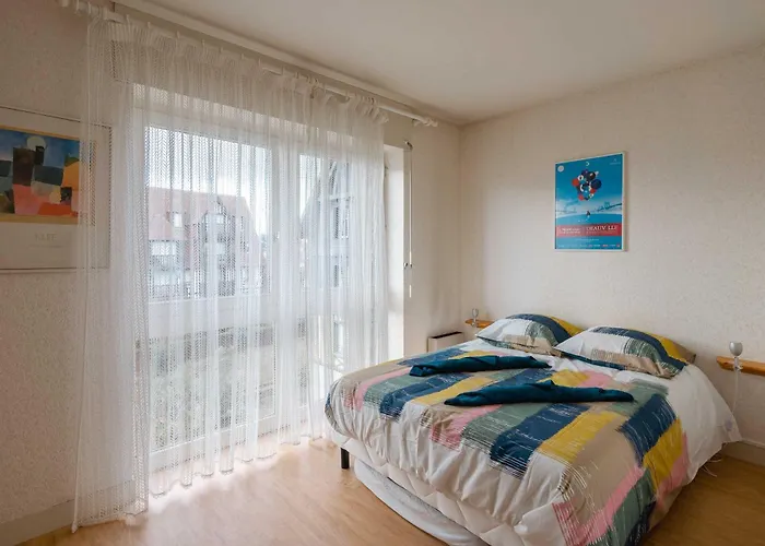 Charming With Parking Near Place Morny Lägenhet Deauville